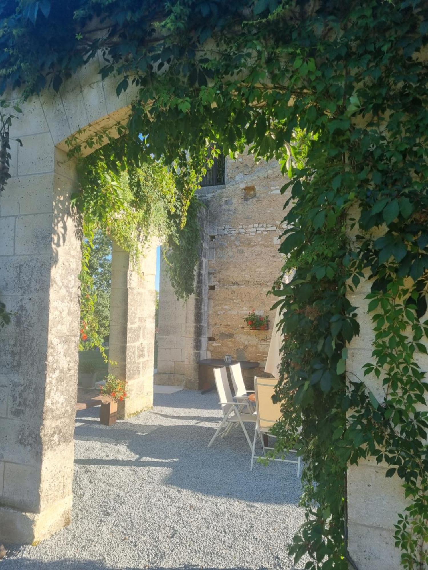 Chateau Neuf Le Desert Le Pizou Екстериор снимка