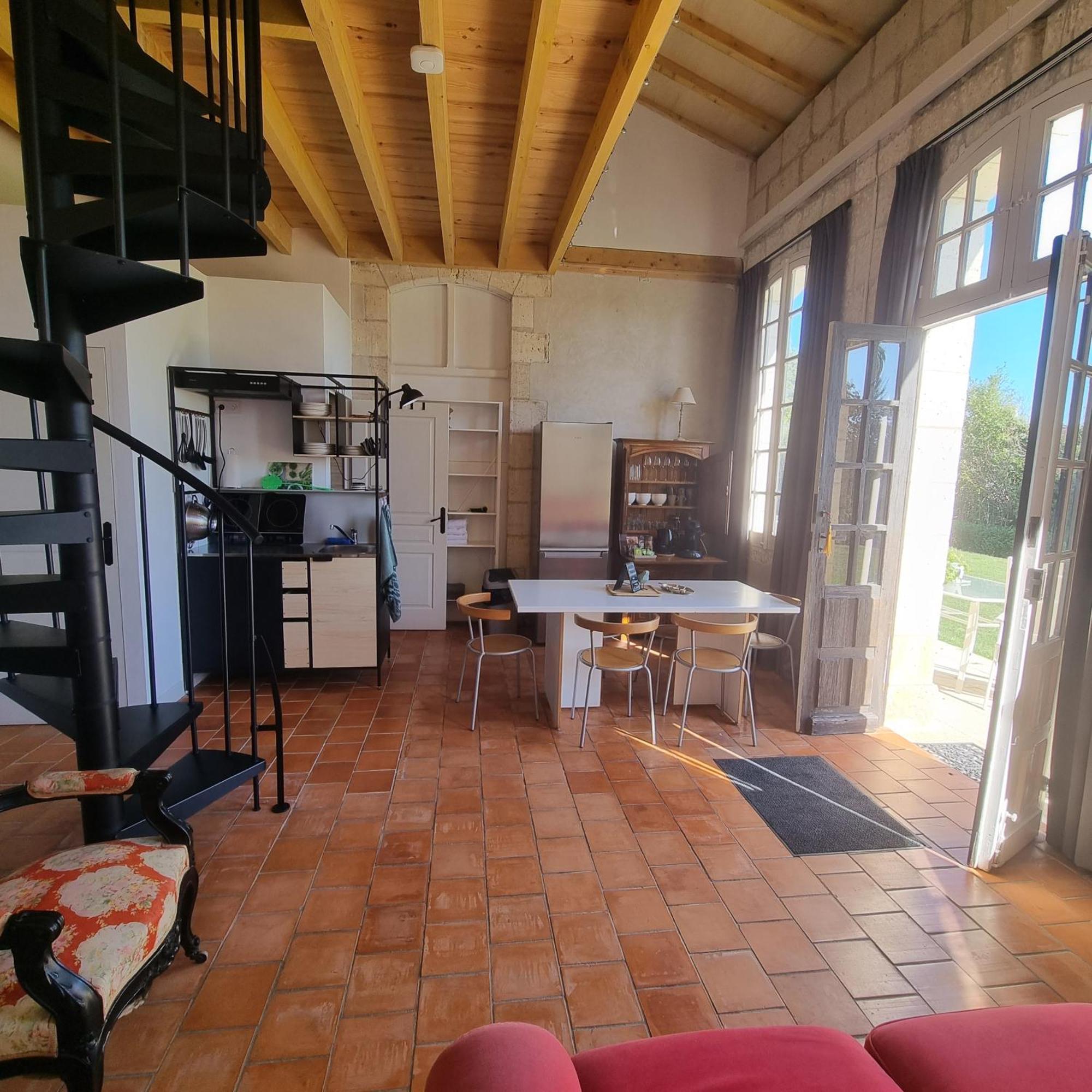Chateau Neuf Le Desert Le Pizou Стая снимка